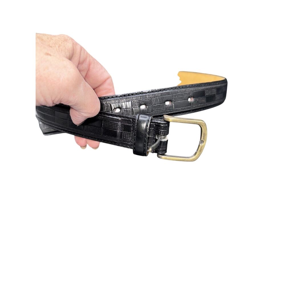 Black leather belt with a gold-tone buckle and a checkered pattern Size 34 - 36